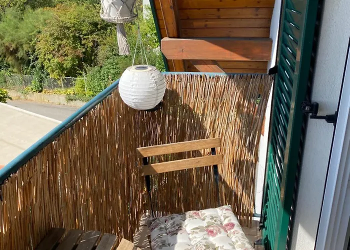 Schoenes Mit Aussicht Ueber *